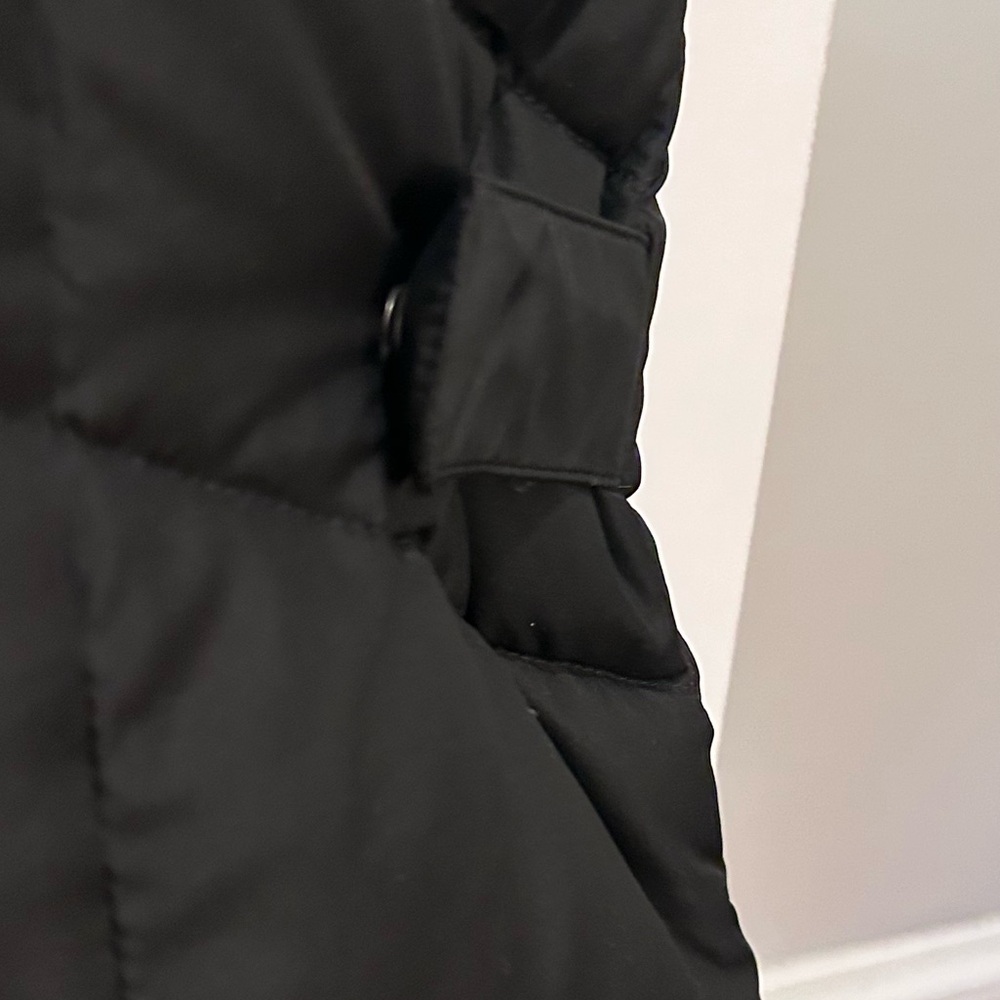 NWT Eddie Bauer women’s medium black classic down puffer vest w/adjustable snaps - Picture 7 of 9
